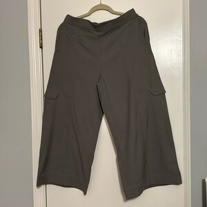 Lululemon wide leg woven gaucho pants size 10